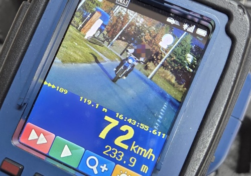 14-latek przekroczył prędkość jadąc motocyklem i nie posiadał uprawnień. Czeka go sprawa w sądzie