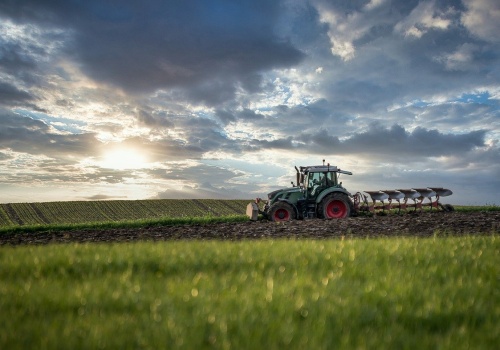 VAT wyklucza tysiące rolników z pełnego wsparcia? KRIR apeluje o pilne zmiany