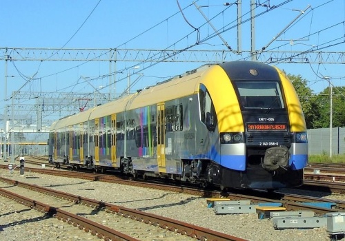 KMł poślą pięć składów Pesa Acantus II na przegląd P5