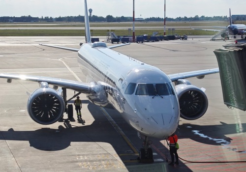 Co z połączeniami LOT do Dubaju? Niebawem decyzja