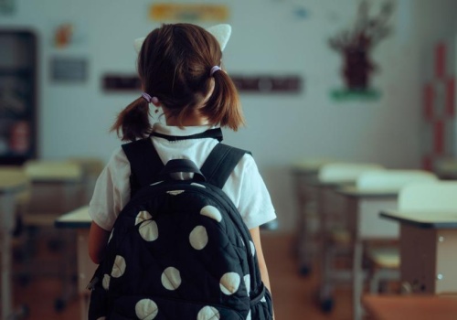 Skandal w American Elite School. ZUS wzywa rodziców do zwrotu 800+