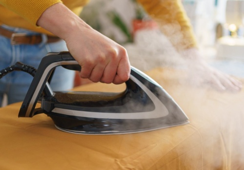 LuxUla zdradza triki na szybsze prasowanie i praktyczne rozwiązania, gdy żelazka brak. Spray na zagniecenia to prawdziwy hit