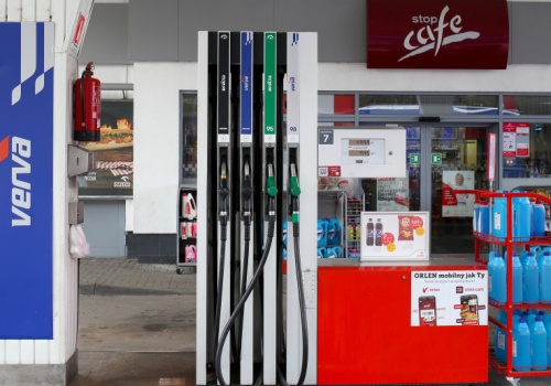 Koniec taniego tankowania? Rośnie zagrożenie dla polskich firm