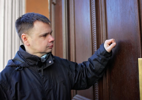 Komornik wyczyści konto i zostawi minimalną. W 2026 roku zabierze nawet 6000 zł z pensji