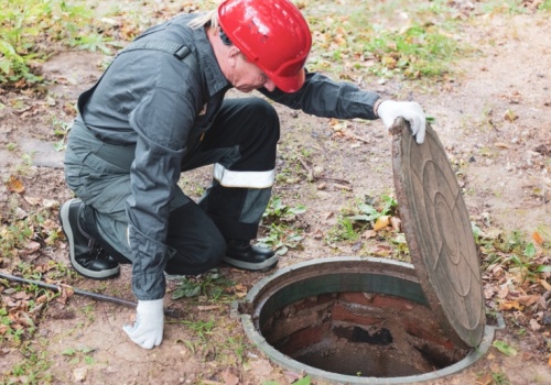 Zadymią kanalizację, szukając nielegalnych podłączeń. Gminy zapowiadają kontrole