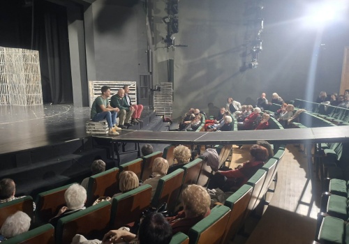 Kolejny wyjazd Klubu Dobrze Nastawionych RDN. 100 osób zasiadło w teatralnych fotelach