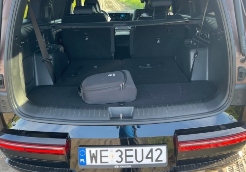 Ponad 4,8-metrowy koreański SUV z bagażnikiem 711 l tańszy o 33 tys. zł. Ma 239 KM i pali 5,3 l w trasie