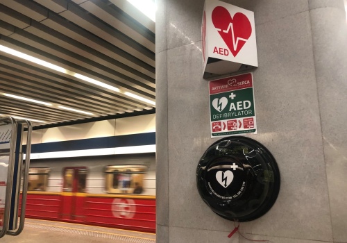 Fotoreporter zmarł na Placu Zamkowym. Nie znaleźli defibrylatora