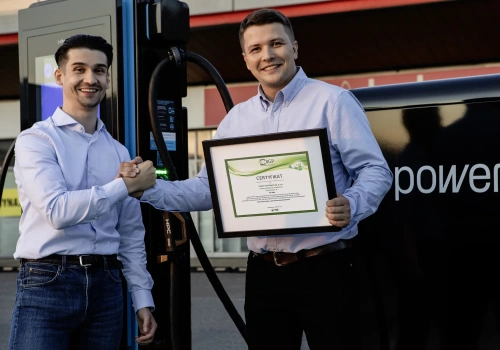 Elektryki coraz częściej na OZE. 42,6% „zielonego” prądu pochodzi z wiatru