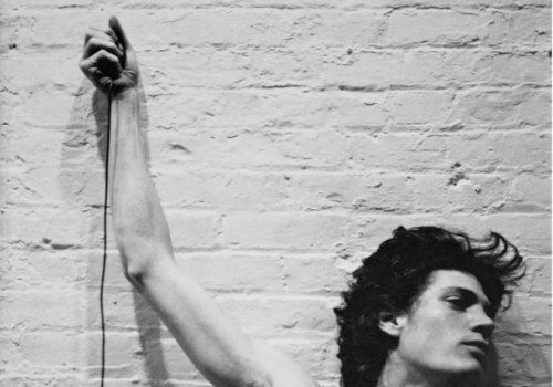 Robert Mapplethorpe – intymność, odwaga i bezkompromisowość fotografii XX wieku
