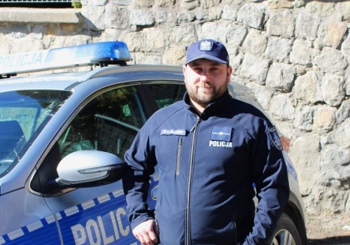 #SuperDzielnicowy 2026. Krynicki policjant, który po służbie zakłada hełm strażaka