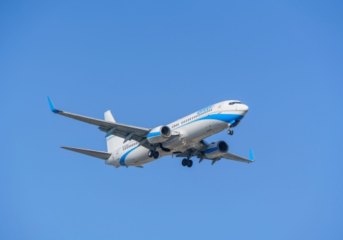 2 samoloty lecące po polskich turystów do Omanu zawrócone do Egiptu. Powód? Atak dronów