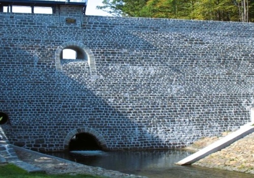 Wytrzymała potężną falę a teraz ją przebudują. Wiemy dlaczego