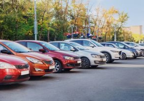 Kierowcy przepłacają? Nawet kolor auta ma znaczenie dla OC