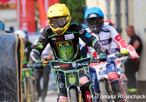 Żużel. Lider ROW-u wyjechał na tor! Pierwsze kółka objechał… we Francji!