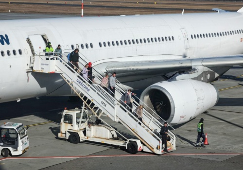 Wojna w Iranie. Tak kraje ewakuują swoich obywateli. Wewiór: Polska przygotowana na różne scenariusze