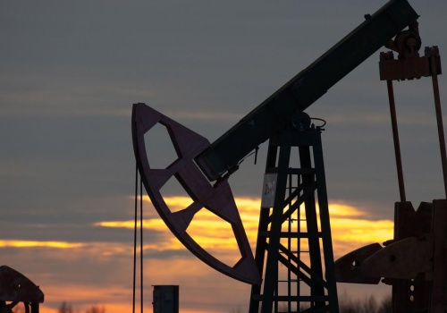 Standard Chartered podwyższył o 10 proc. prognozę średniego kursu ropy Brent