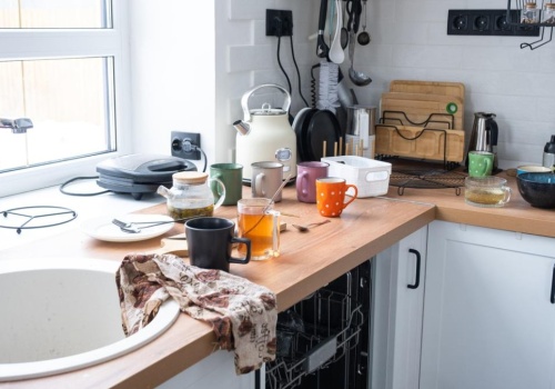 Zagracony blat w kuchni to już przeszłość. Sprytne triki na uporządkowanie rzeczy bez remontu