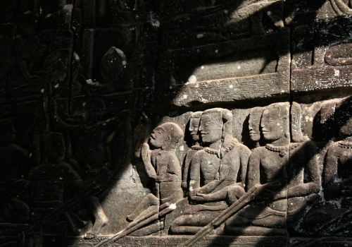 Od Piltdown do “zaginionych zwojów”. Ciemna strona archeologii