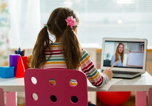 Rodzice krytykują nowe przepisy MEN. „Płacimy dwa razy”