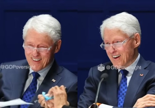 Bill Clinton tłumaczył się ze zdjęć znalezionych w aktach Jeffreya Epsteina. Nie krył rozbawienia