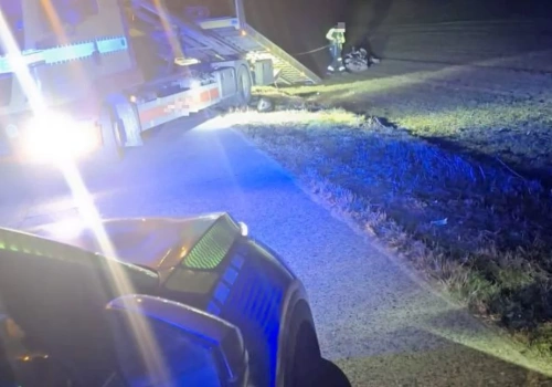 Potrącenie na pasach i zderzenie z motorowerem. Dwie osoby w szpitalu