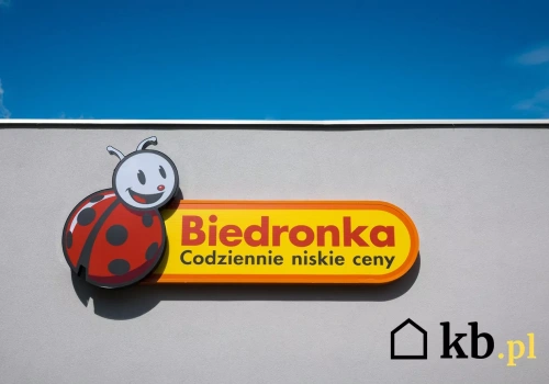 Polacy ustawiają się po tę kawę od rana. Biedronka nie spodziewała się takiego oblężenia