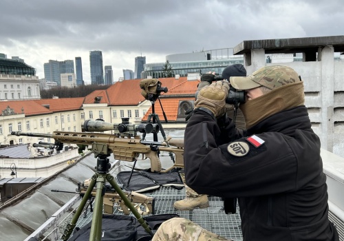 Od pojazdów opancerzonych po mobilne schrony. SOP idzie na zakupy