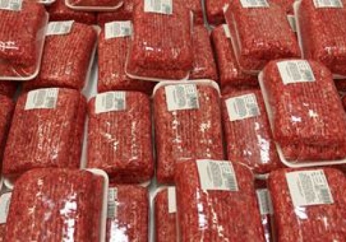 W składzie zmielone pazury i kości. Polacy nadal się zajadają