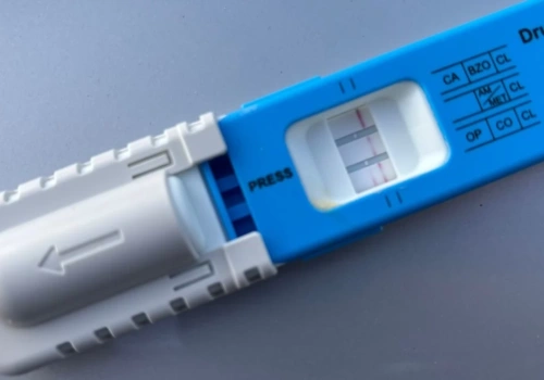 Dwaj kierowcy pod wpływem narkotyków i bez uprawnień zatrzymani przez legnickich policjantów