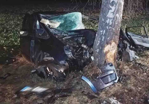 Śmiertelny wypadek. Ford zmiażdżony, młody kierowca nie miał żadnych szans
