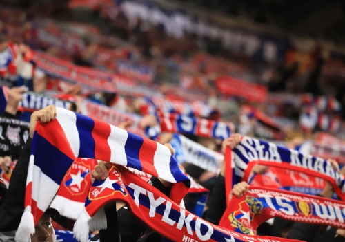 „Dość pajacowania”. Prezes Wisły Kraków grozi bojkotem meczu we Wrocławiu