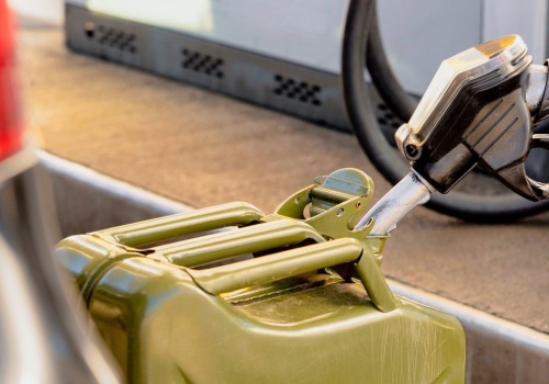 Czy można tankować paliwo na zapas? Lepiej znać zasady, inaczej 5 tys. zł