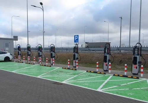 Infrastrukturalna mapa Polski gęstnieje. 145 MOP-ów z ładowarkami