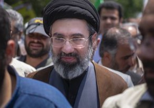 Nowy przywódca Iranu od razu staje się celem. Wywlekają jego wstydliwe sekrety