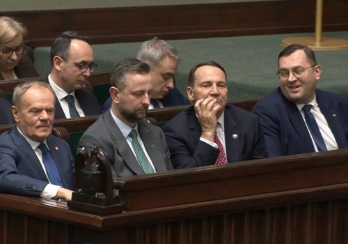 Rząd przypomniał sobie o Polakach, którzy utknęli na Bliskim Wschodzie. Komentarze: 