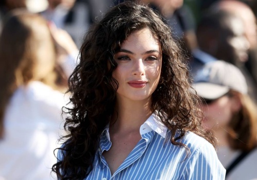 Tak wygląda córka Moniki Bellucci i Vincenta Cassela. 21-letnia olśniła w Paryżu