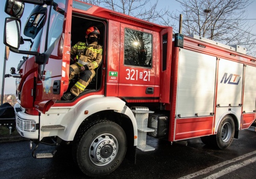 Płonie styropian i elewacja na budowie w centrum Gdańska. Na miejscu pięć zastępów straży