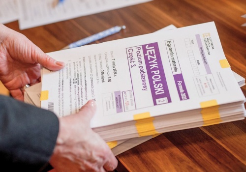 Rozpoczął się próbny egzamin z polskiego. Mamy arkusz CKE z odpowiedziami