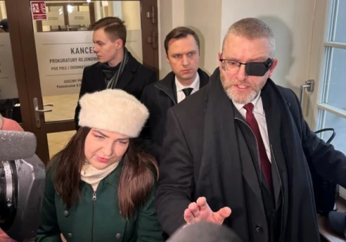 Grzegorz Braun miał dziś we Wrocławiu usłyszeć zarzuty. Ale nie miał czasu