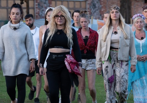 Tymczasem na farmie brak jedzenia i konflikty osiągają szczyt. Farmer Tygodnia staje przed najtrudniejszą decyzją