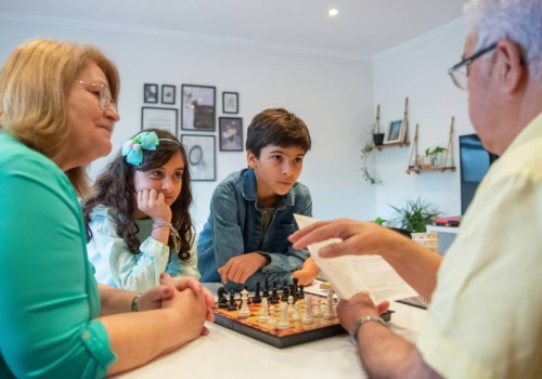 800 plus dla seniorów z gotowym projektem. Dodatkowe od 400 do 800 zł dla rodziców dorosłych dzieci