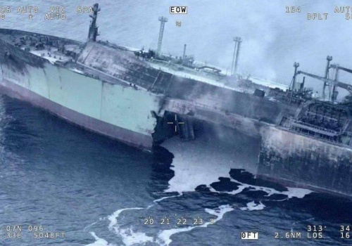 Pożar ogromnego gazowca na Morzu Śródziemnym