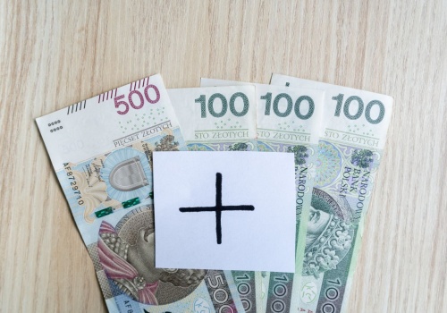 Świadczenie pielęgnacyjne 2026. Wysokość pomocy i przykłady