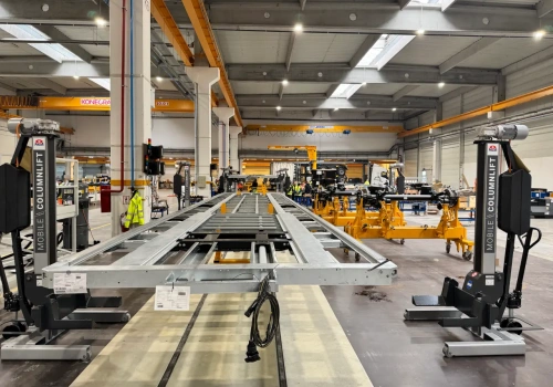 Naczepy Schmitz Cargobull z rumuńskiej fabryki – nowy zakład dla firanek i wywrotek