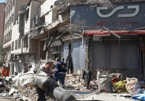 „Śmierć i zniszczenie spadają z nieba”. Przesunięty pogrzeb Chameneiego