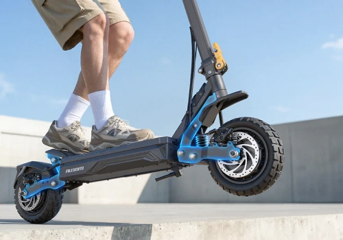 Bezdętkowe opony i hamulce tarczowe. Hulajnoga dla tych, którzy chcą jeździć legalnie i wygodnie