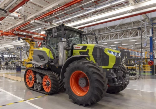 Nowa generacja ciągników CLAAS wchodzi do produkcji