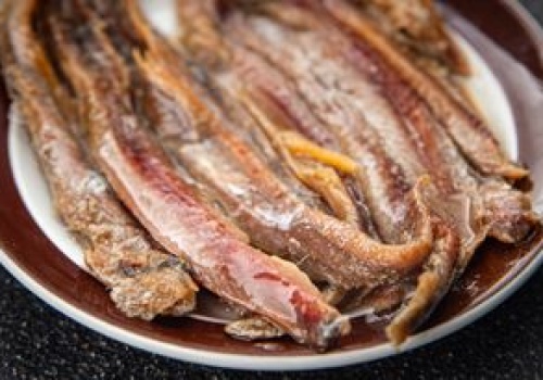 Te małe niedoceniane rybki to bomba omega-3. Wzmacniają serce i kości