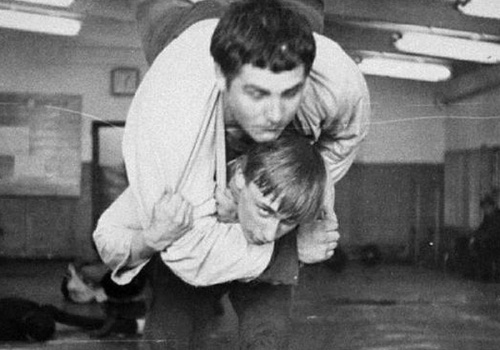 Putin nie chciał, żeby Rosjanie dowiedzieli się, jakie miał dzieciństwo. Nie bez powodu